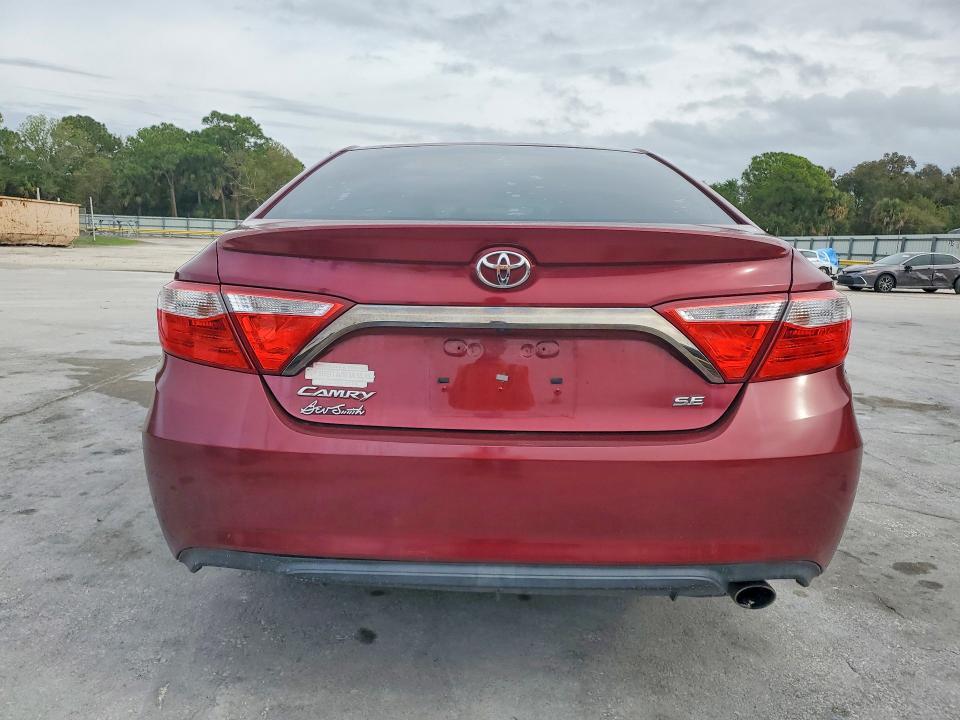 2016 Toyota Camry se