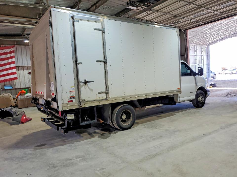 2017 Chev Express 4500 W/14' BOX