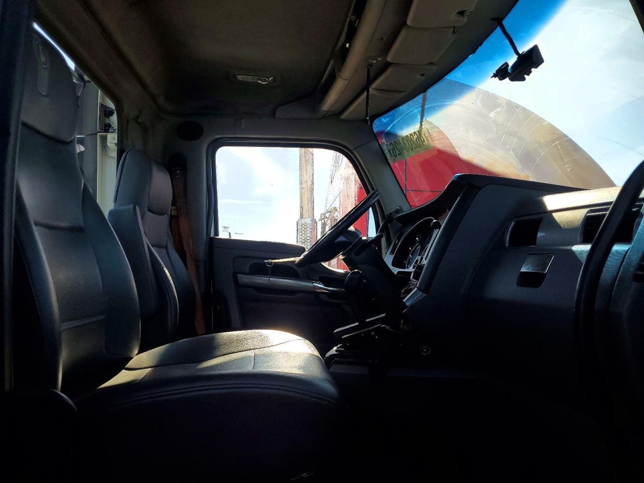 2015 Kenworth Construction T680