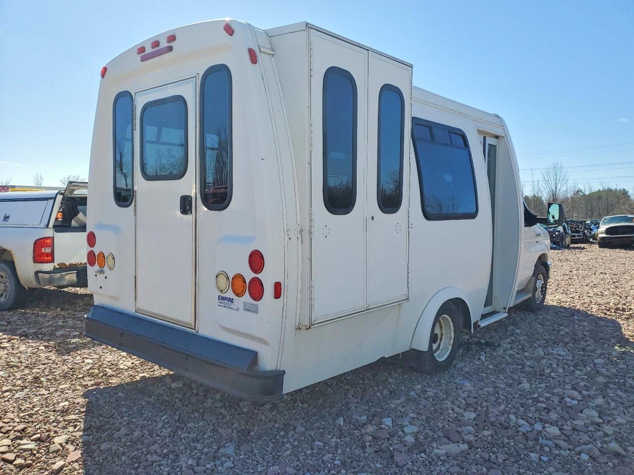 2013 Ford Econoline E350 Super Duty Cutaway Van