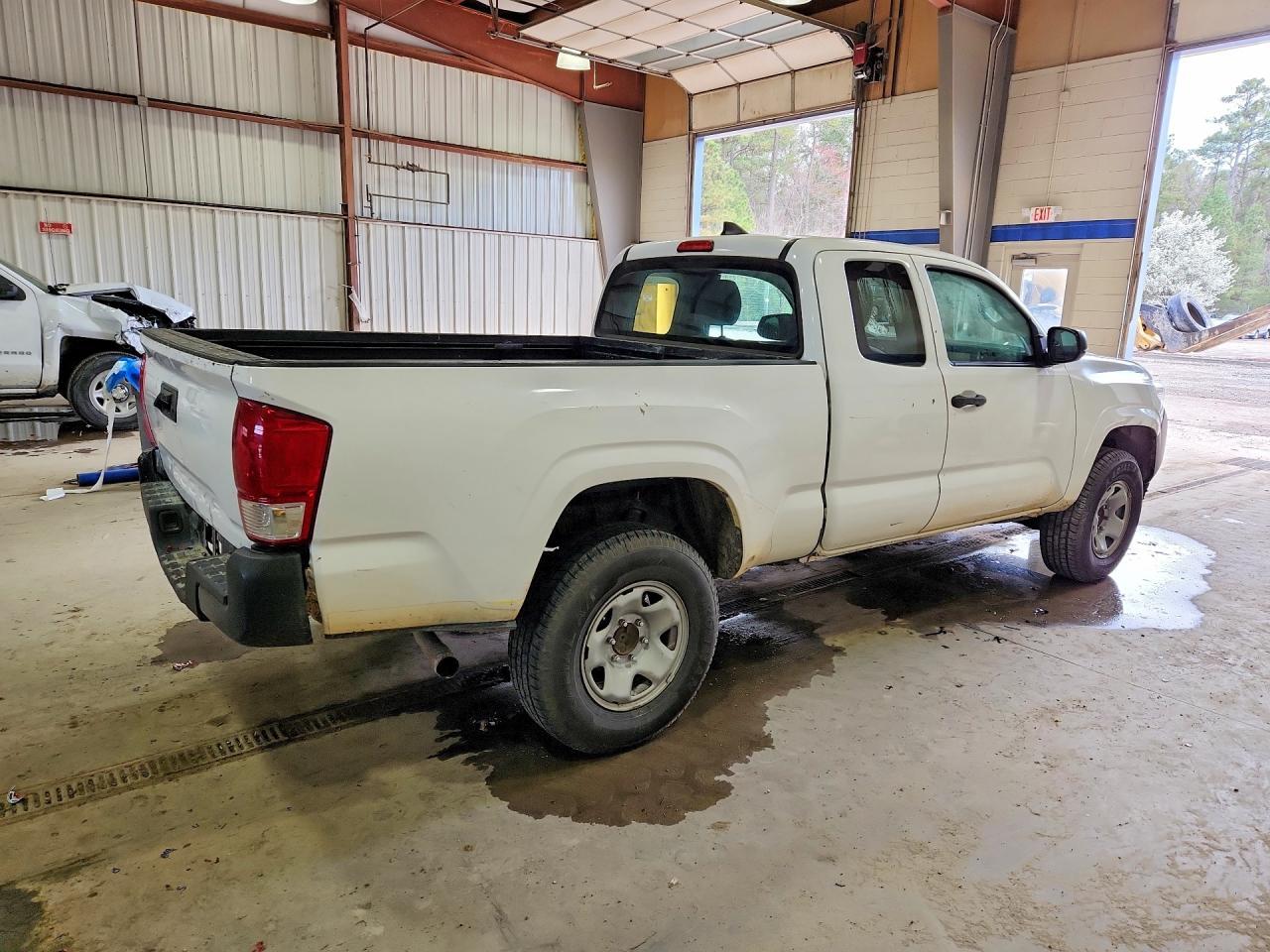 2016 Toyota Tacoma SR