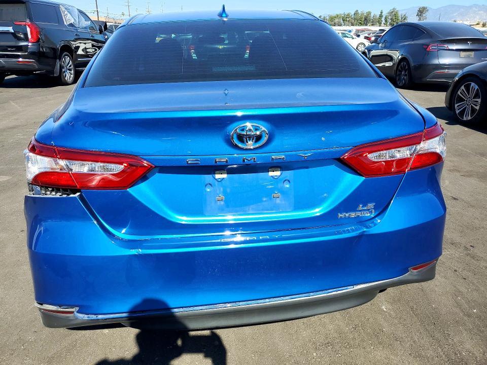 2020 Toyota Camry Hybrid le