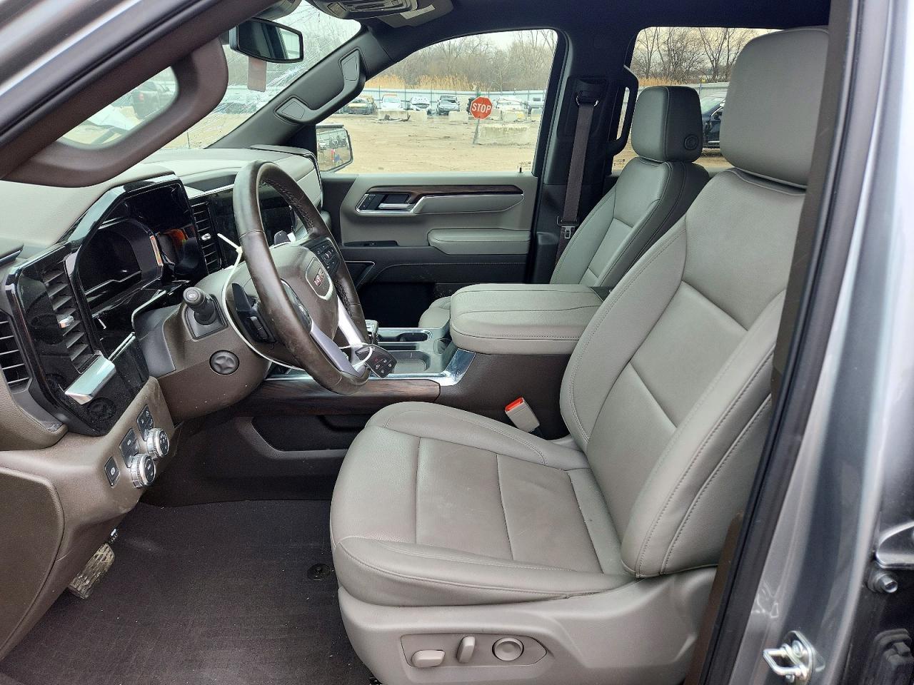 2025 GMC Sierra K1500 SLT