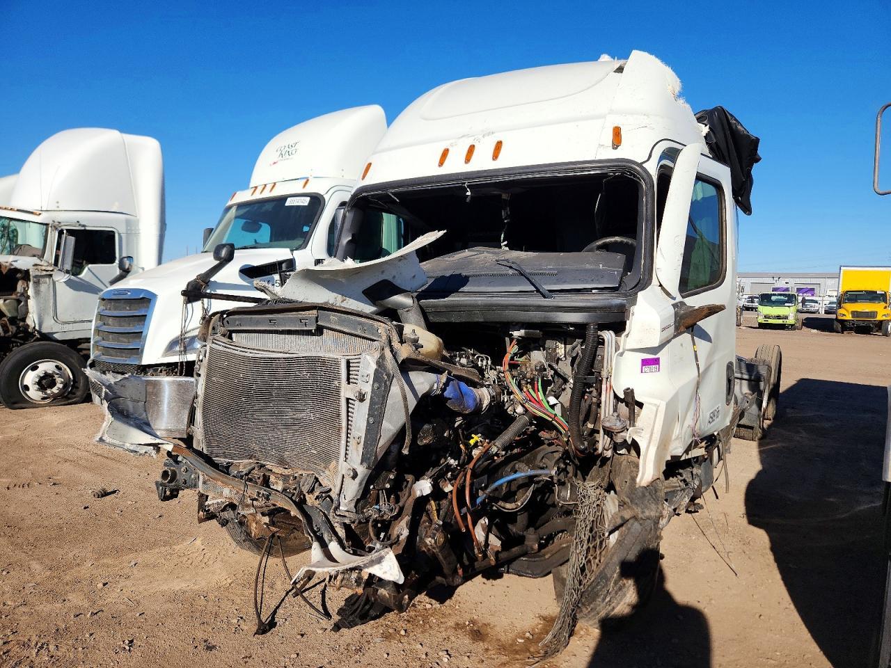 2020 Freigliner 2020 Freightliner Cascadia 126 Semi Truck