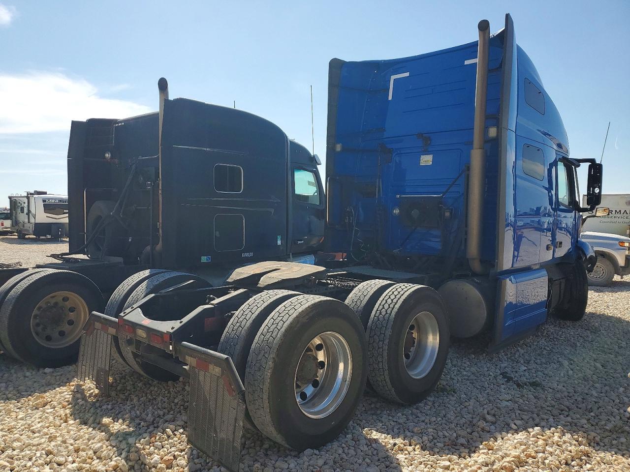 2022 Volvo VNL Semi Truck
