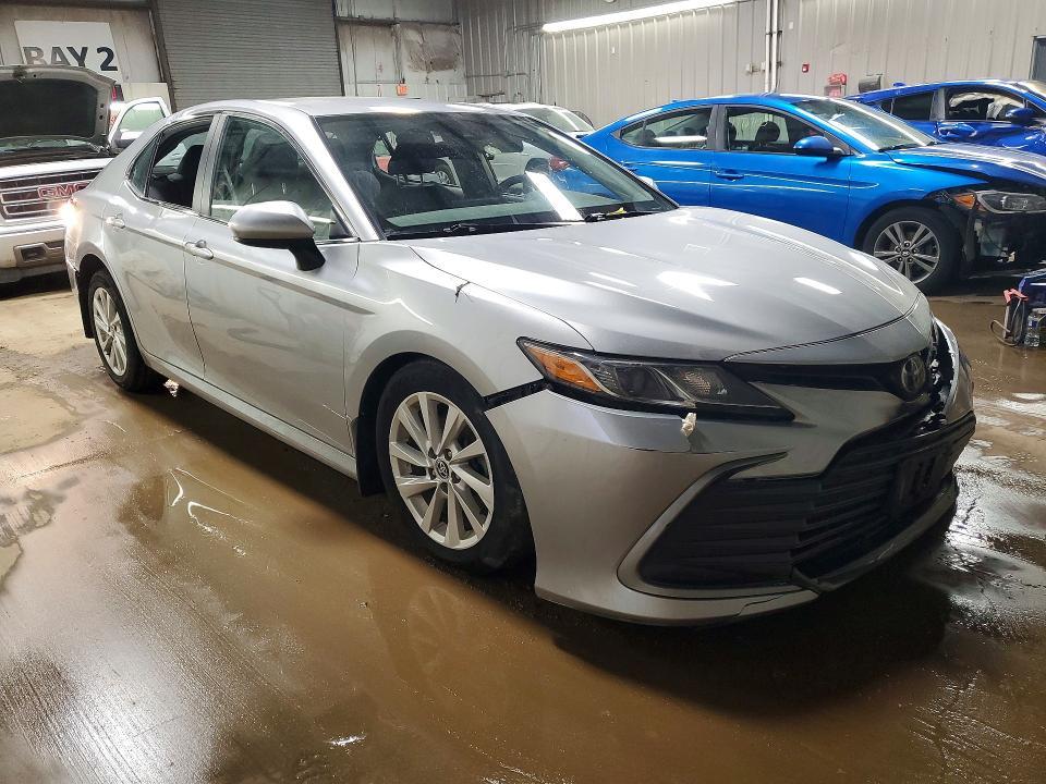 2022 Toyota Camry le