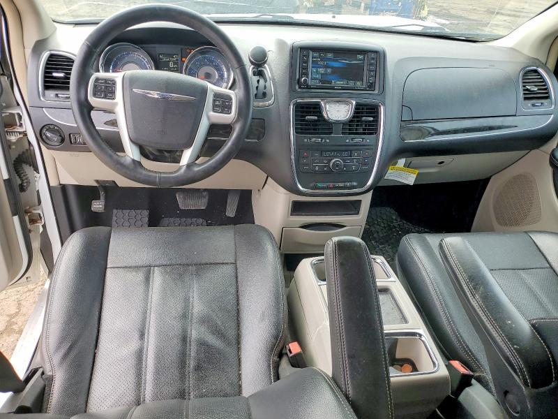 2016 Chrysler Town & Country Touring l