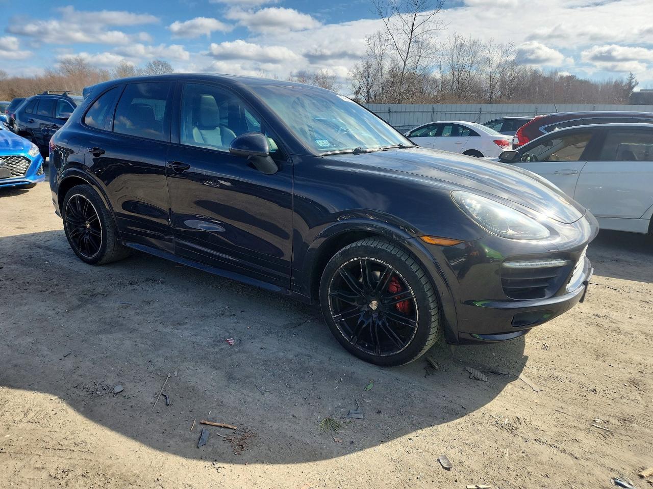 2013 Porsche Cayenne gts