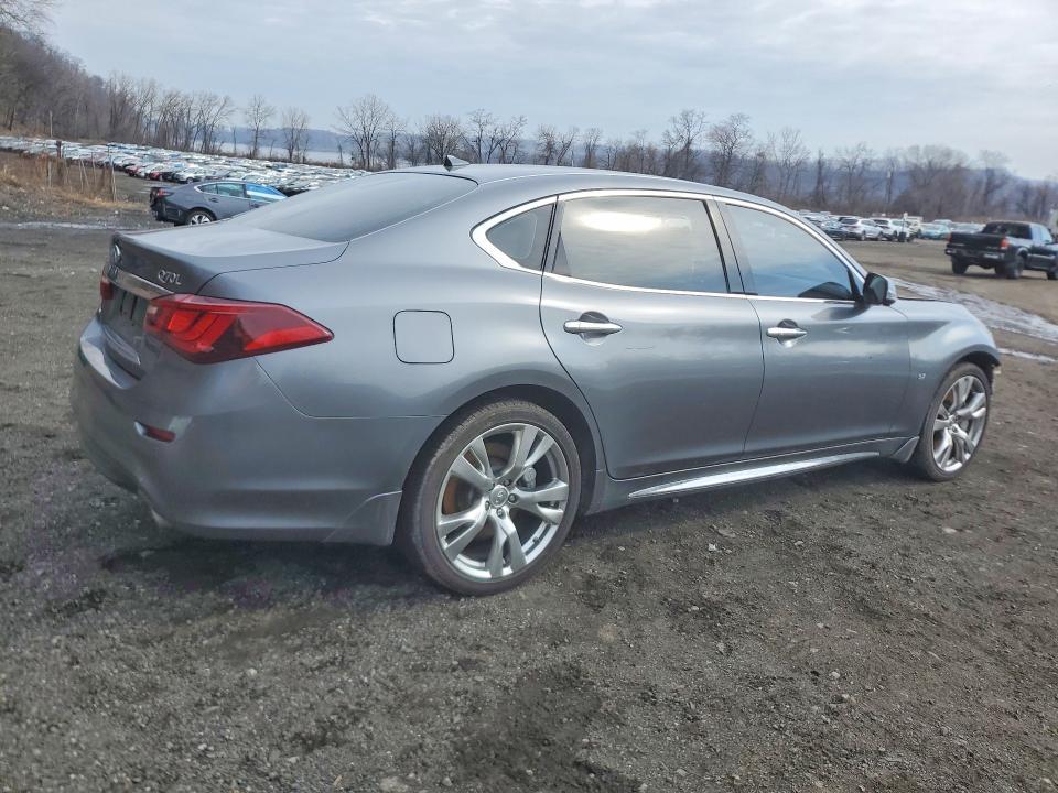 2017 Infiniti Q70 3.7