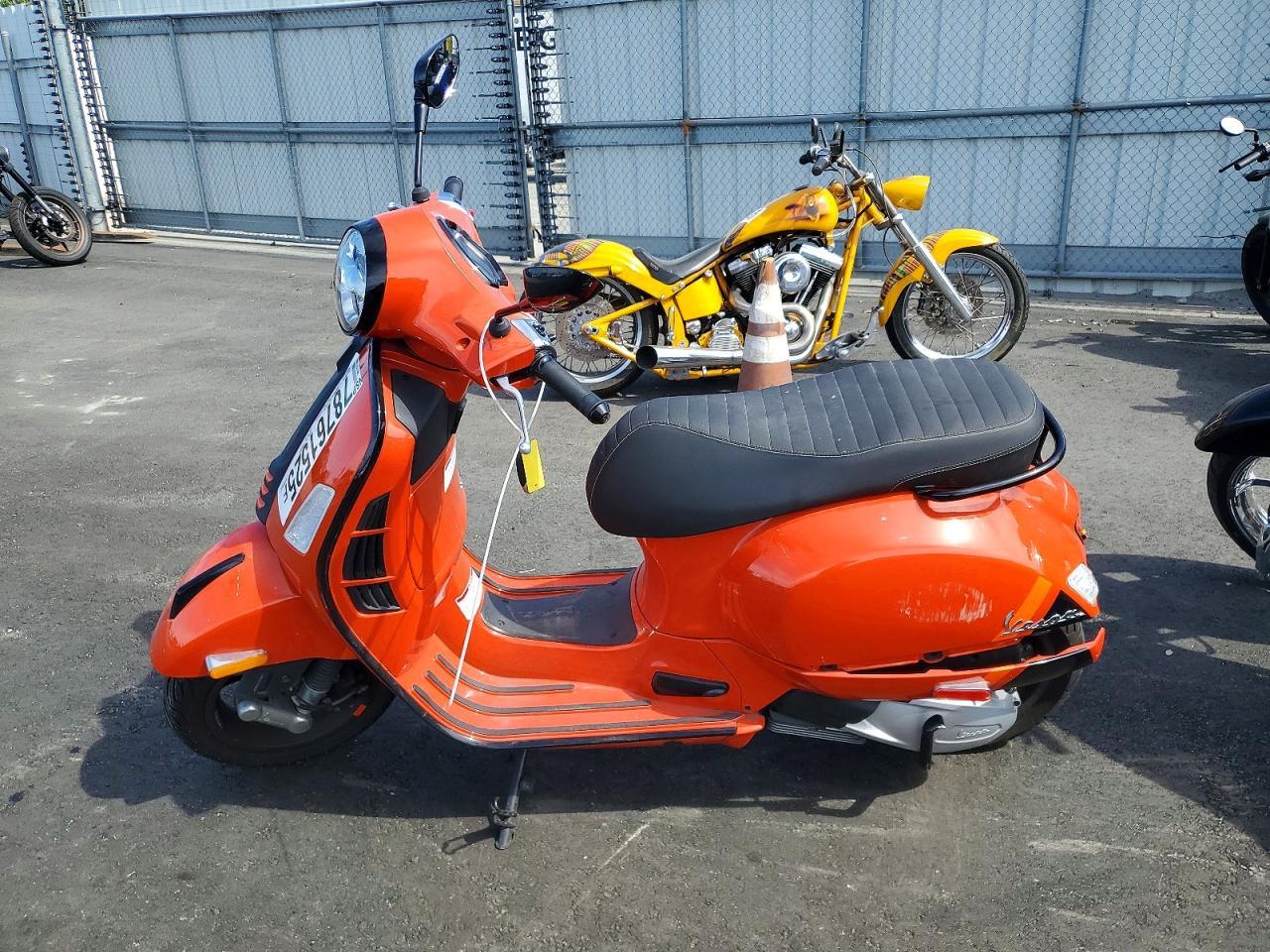 2024 Vespa GTS/SEI Giorni 300