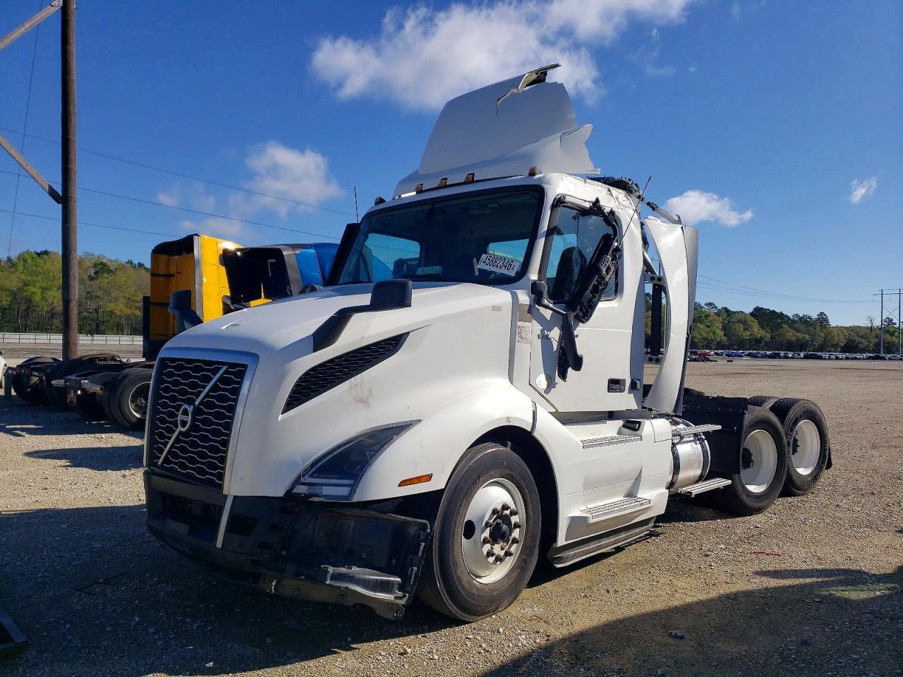 2025 Volvo VN VNL