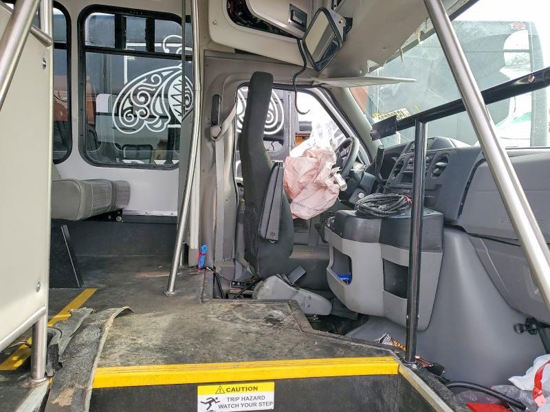 2025 Ford Econoline E450 Super Duty Cutaway Van