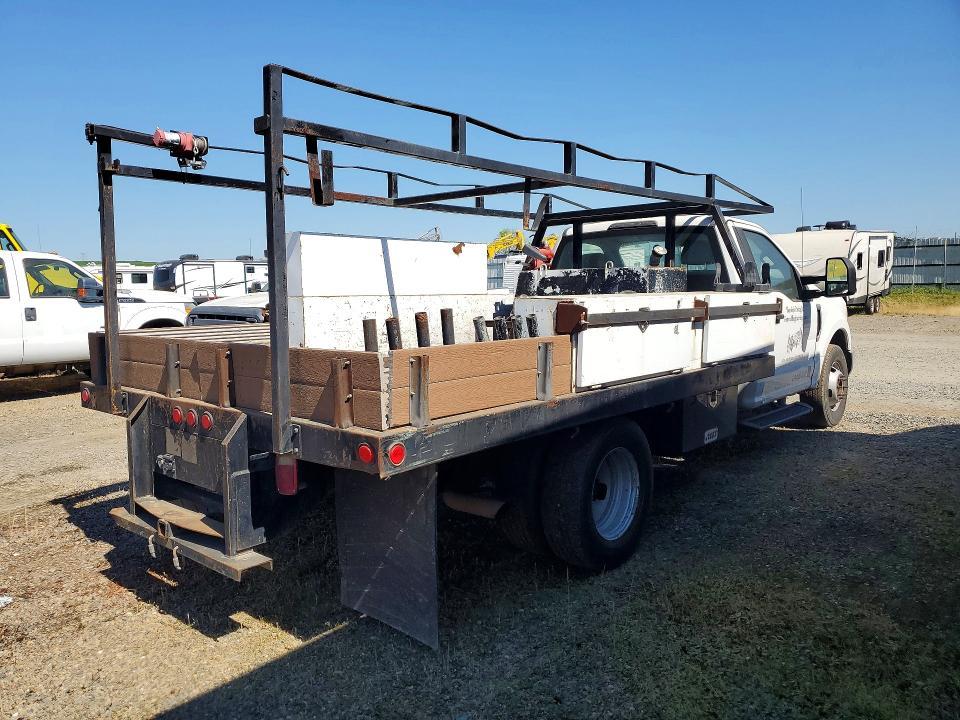 2017 Ford F350 Super Duty Flatbed Truck