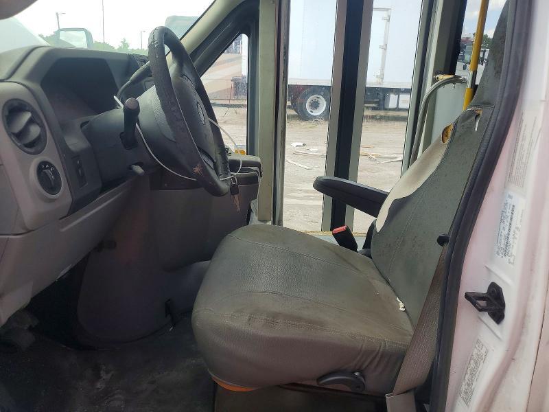 2019 Ford Econoline E450 Super Duty Cutaway Van