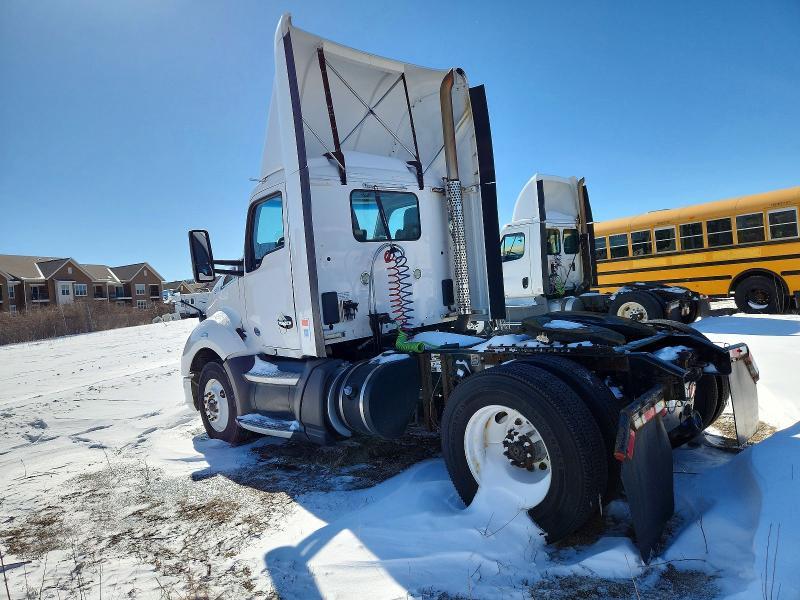 2016 Kenworth T680 Semi Truck