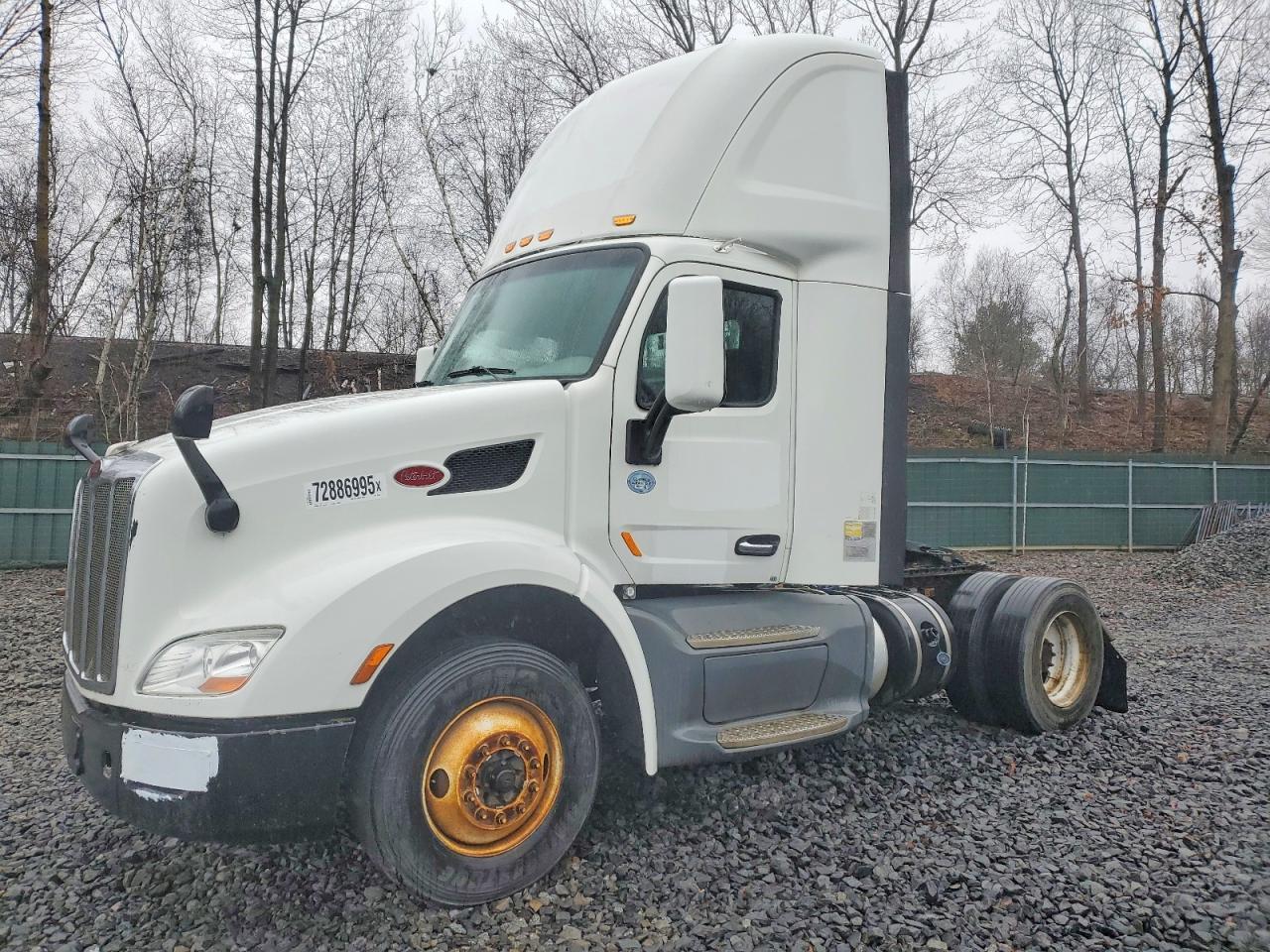 2016 Peterbilt 579 Semi Truck