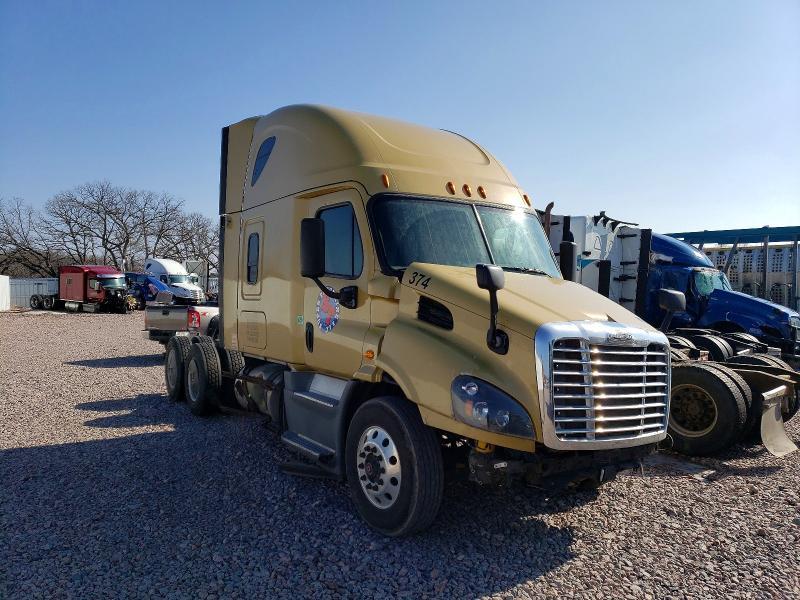 2018 Freigliner 2018 Freightliner Cascaia 113 Semi Truck