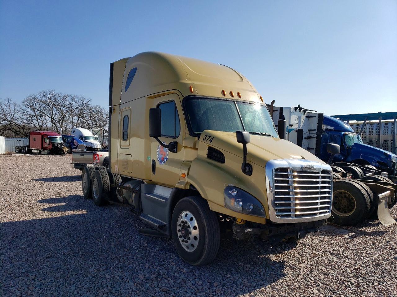 2018 Freigliner 2018 Freightliner Cascaia 113 Semi Truck