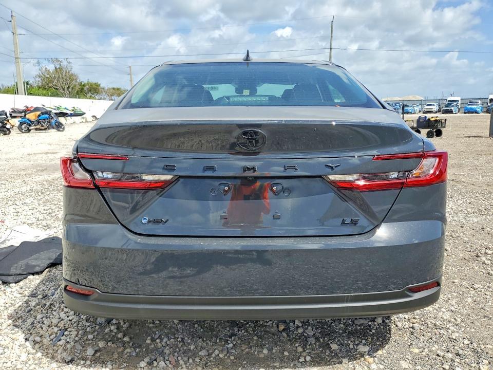 2025 Toyota Camry le