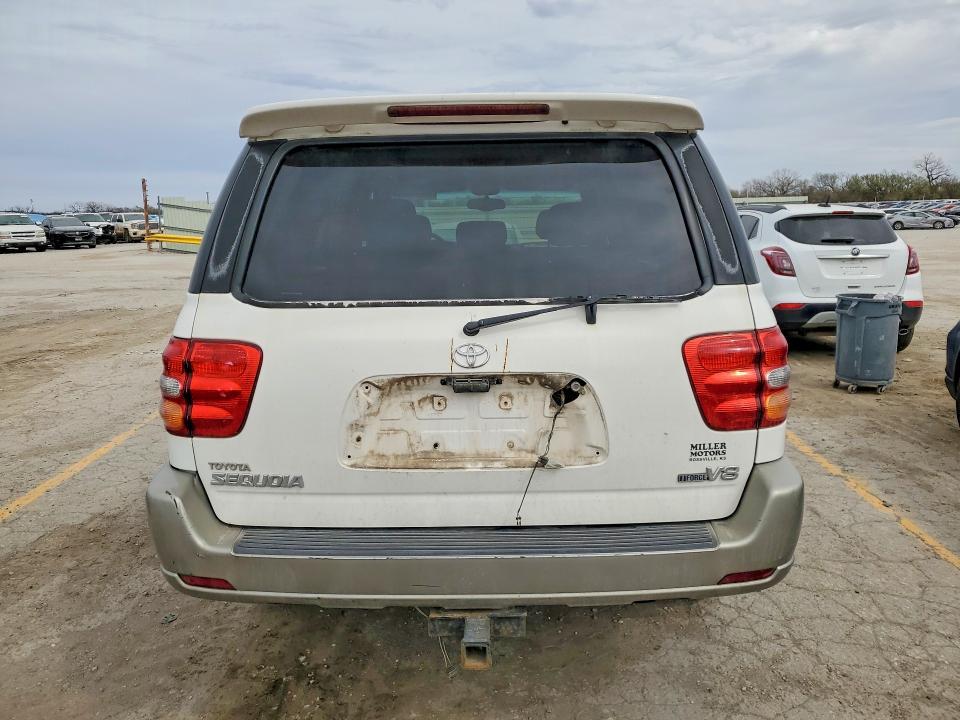 2004 Toyota Sequoia SR5