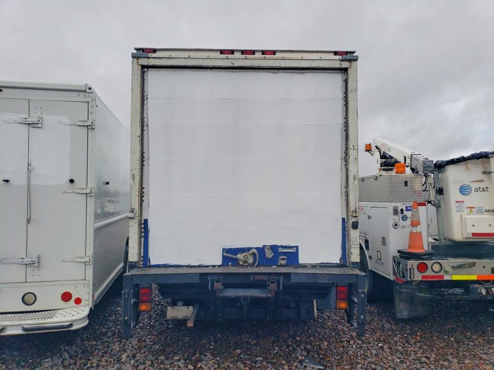 2011 Isuzu NPR BOX Truck