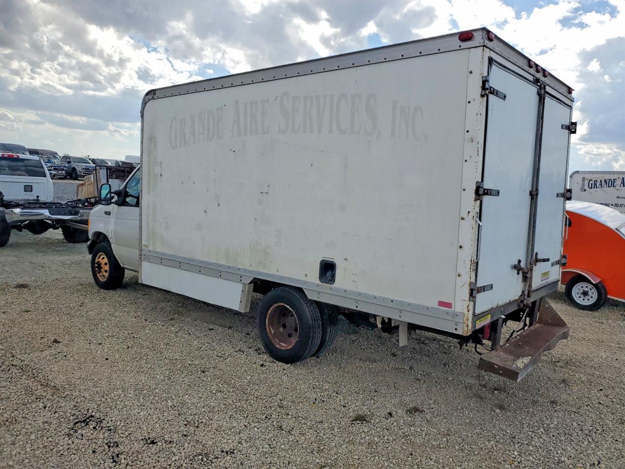 2005 Ford E350 BOX Truck