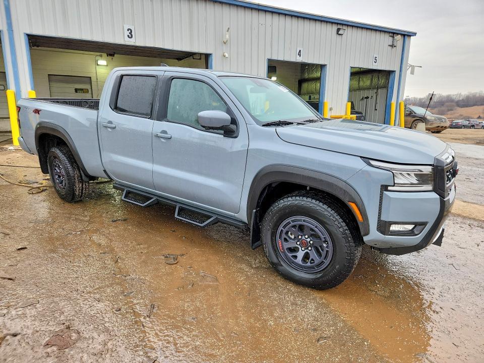 2025 Nissan Frontier sv