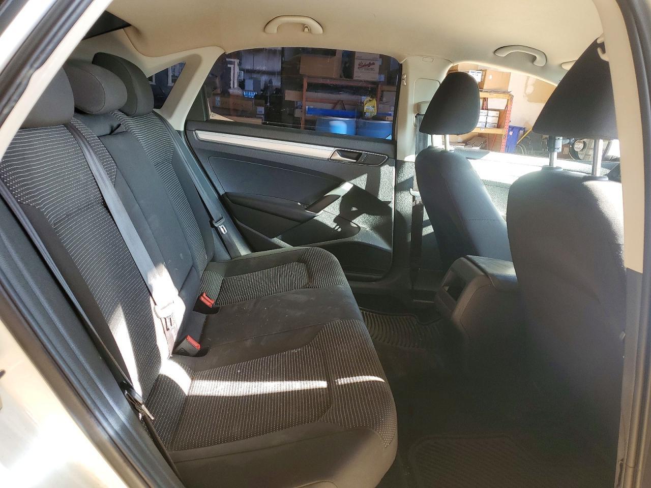 2016 Volkswagen Passat s