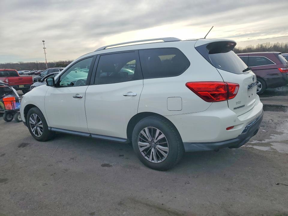 2018 Nissan Pathfinder sv