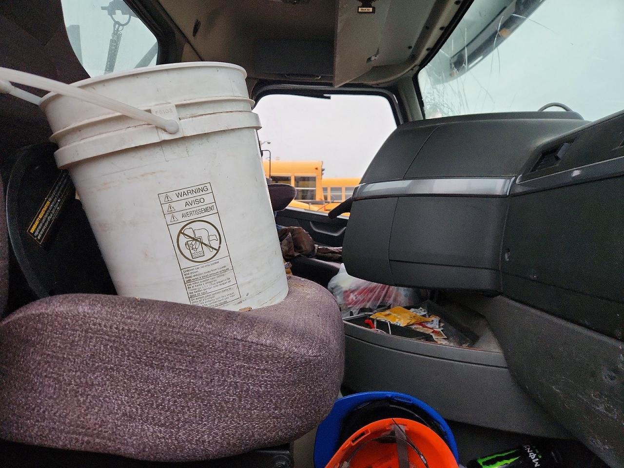 2019 Volvo VNR Semi Truck