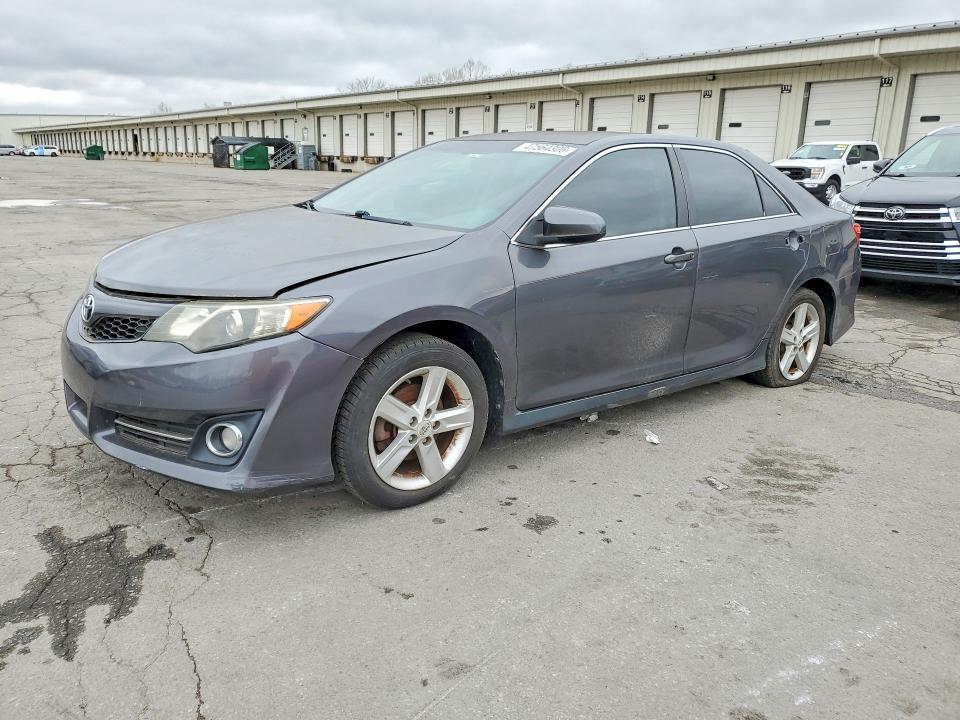 2013 Toyota Camry le 4D Sedan