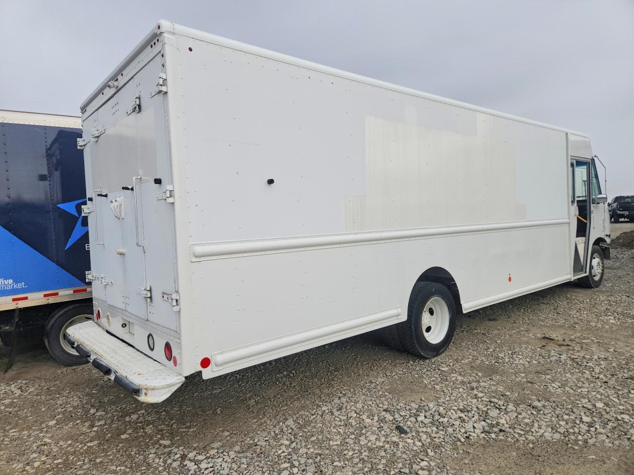 2015 Ford Commercial Chassis Delivery Truck