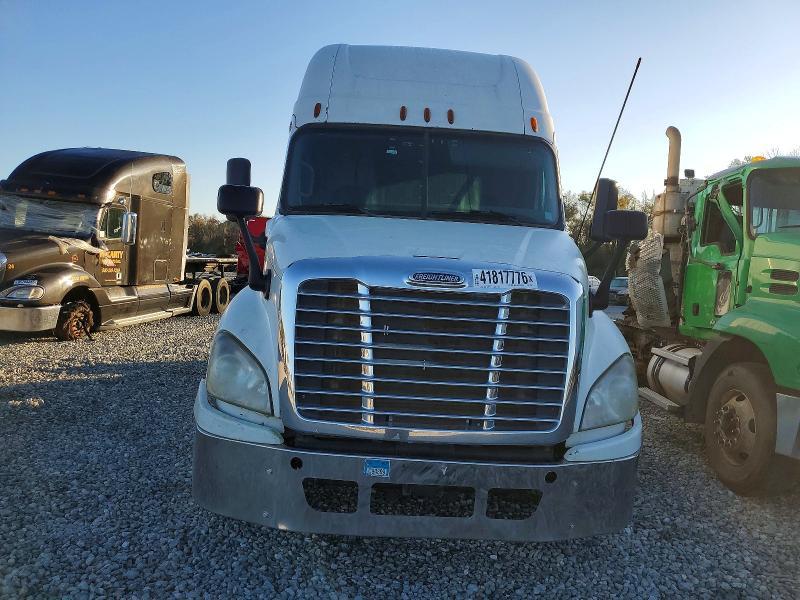 2014 Freigliner 2014 Freightliner Cascadia Semi Truck