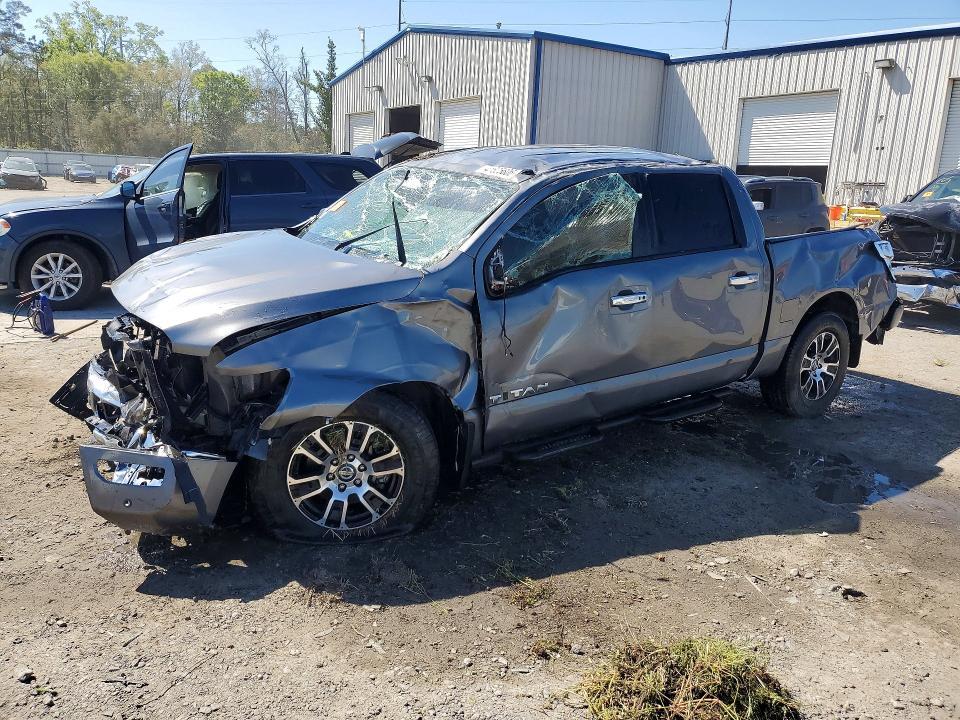 2021 Nissan Titan SV