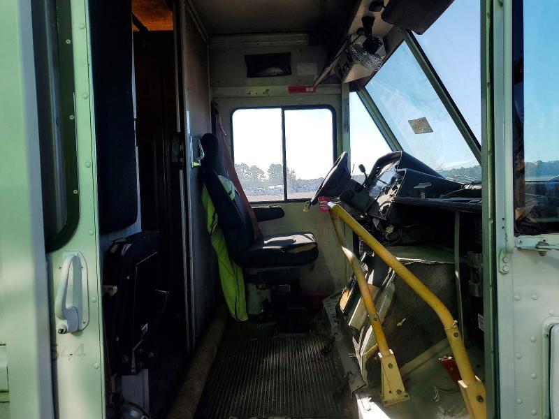 2004 Ford E450 Delivery Truck