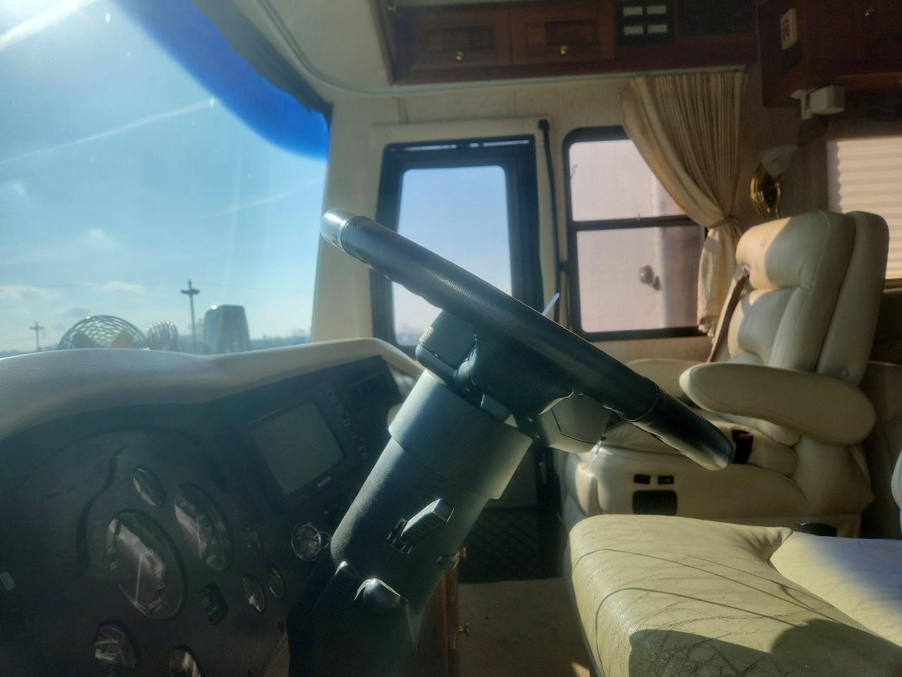 2001 Roadmaster Rail Executive Signature