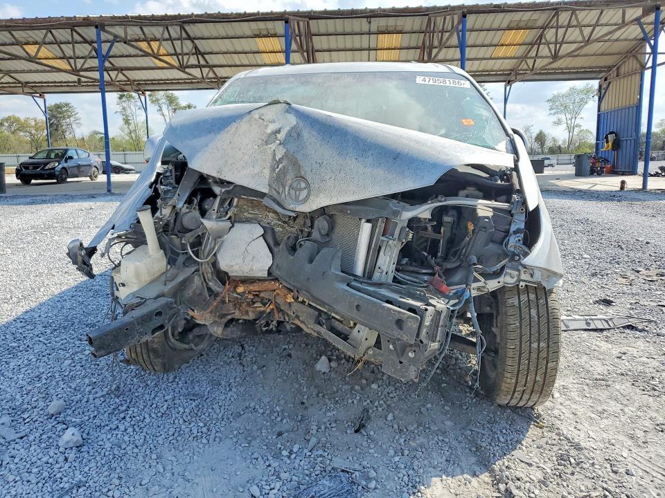 2015 Toyota Sienna xle 8-passenger