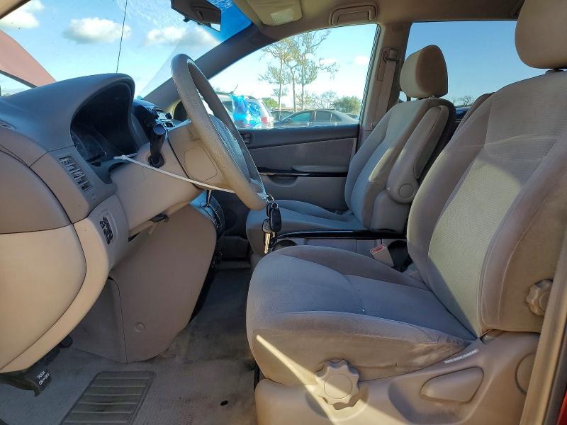 2004 Toyota Sienna le 7 Passenger