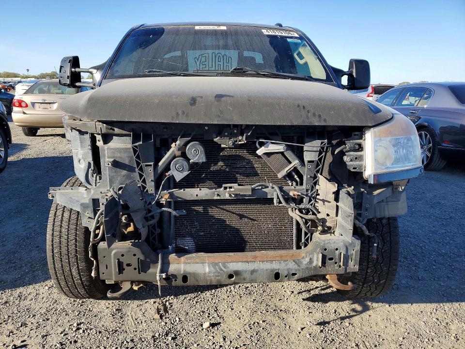 2014 Nissan Titan SV