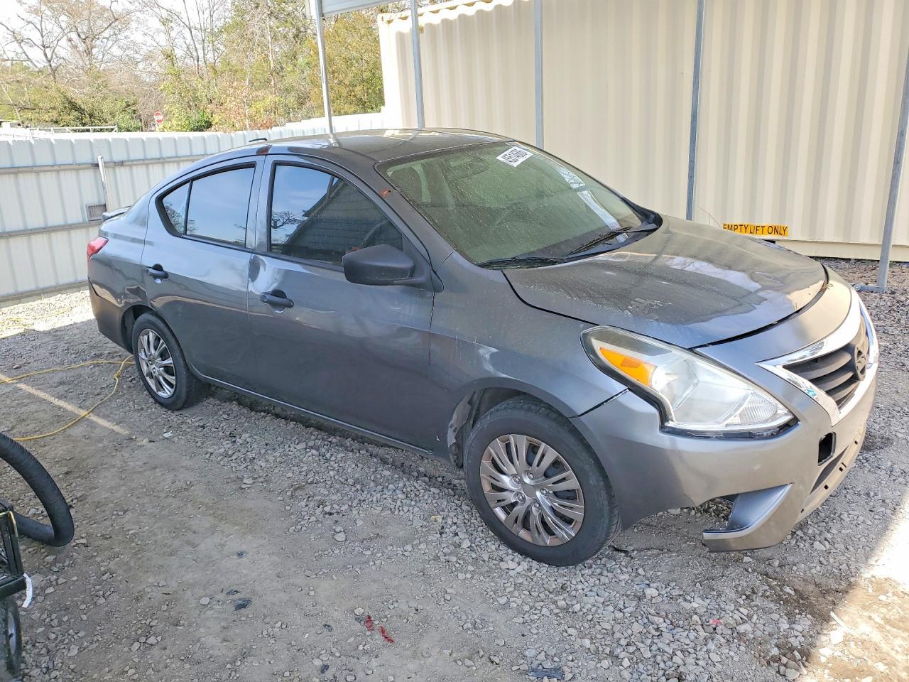 2016 Nissan Versa 1.6 s Plus