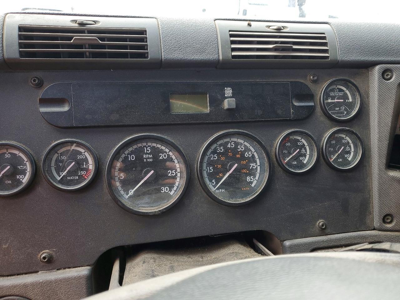 2012 Freigliner 2012 Freightliner Cascadia Semi Truck