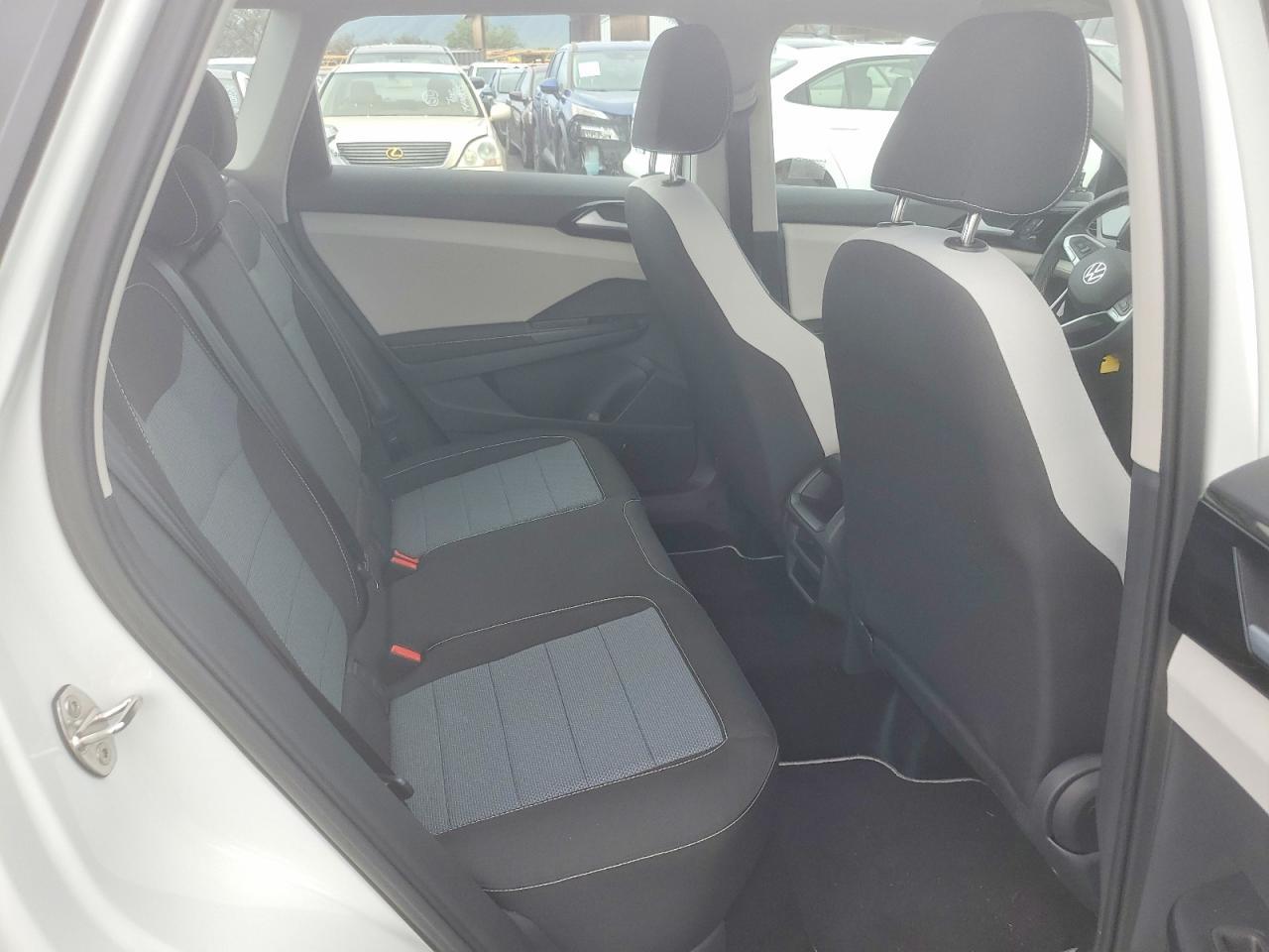 2025 Volkswagen Taos s