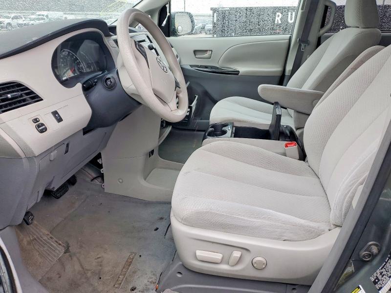 2011 Toyota Sienna le
