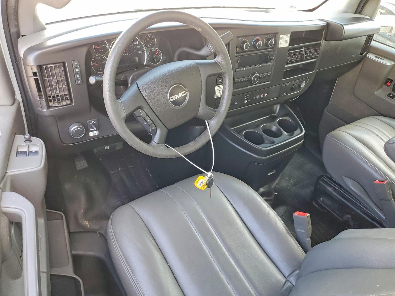 2022 GMC Savana BOX Truck