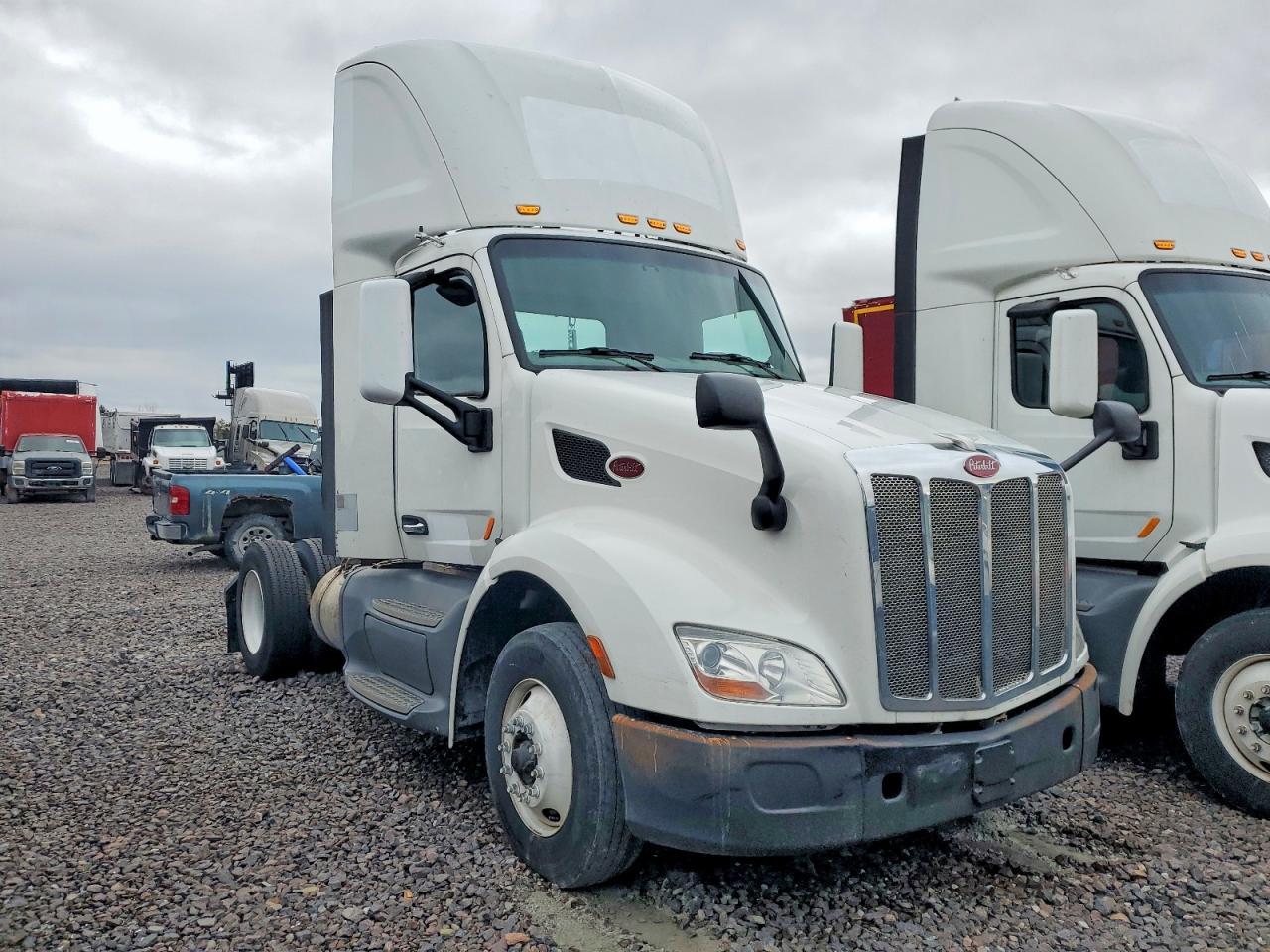 2016 Peterbilt 579 Semi Truck