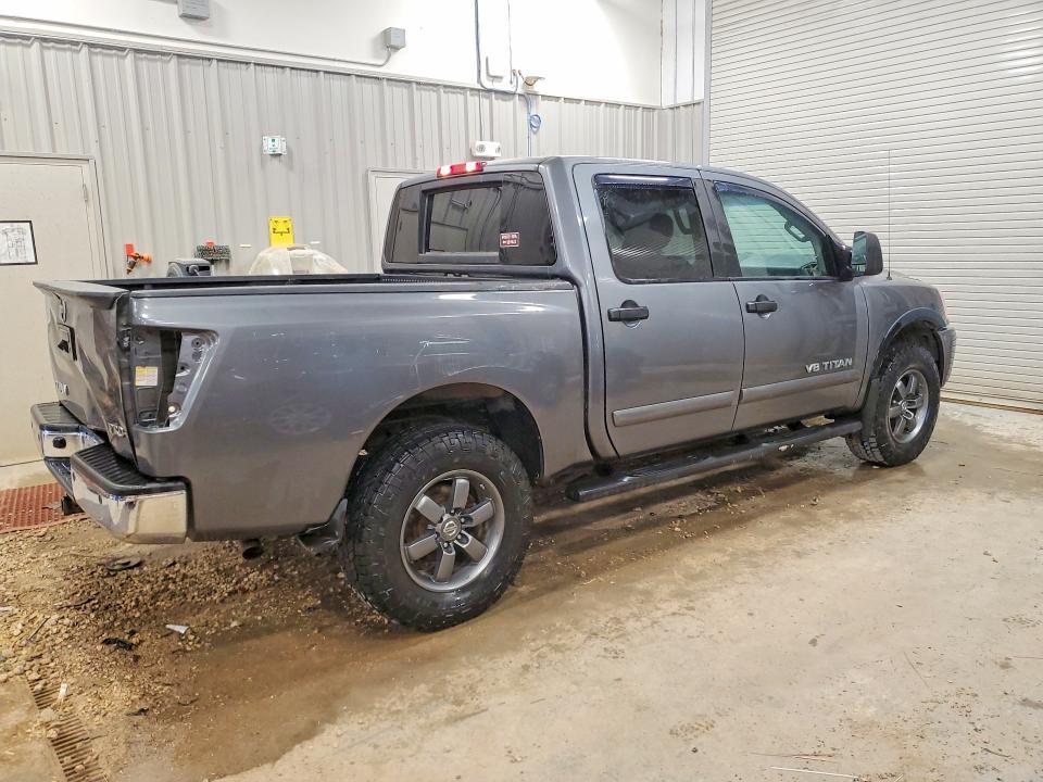 2014 Nissan Titan SV