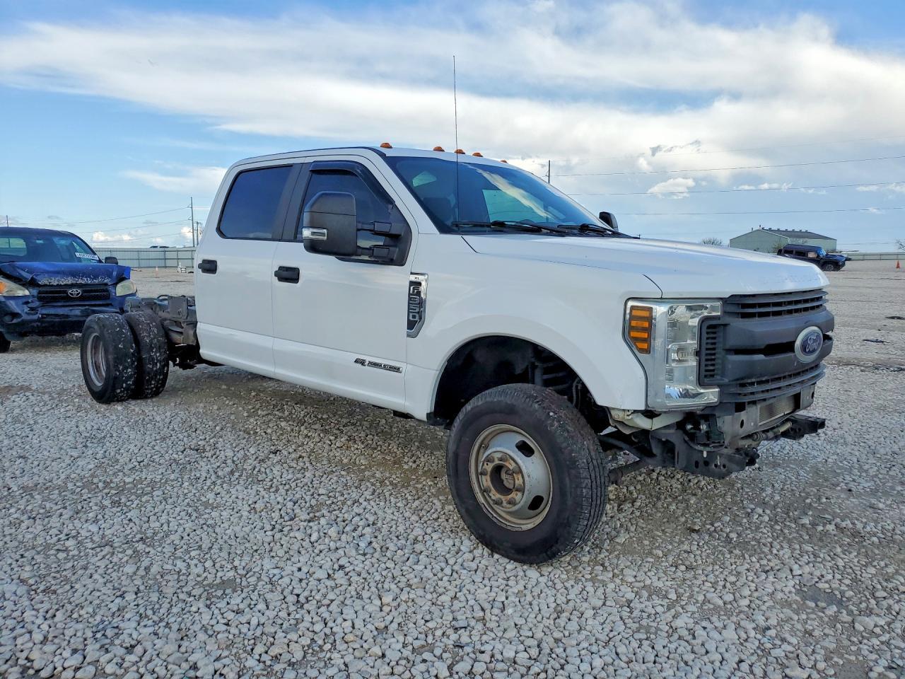 2019 Ford F350 Super Duty Truck Cab AND Chassis