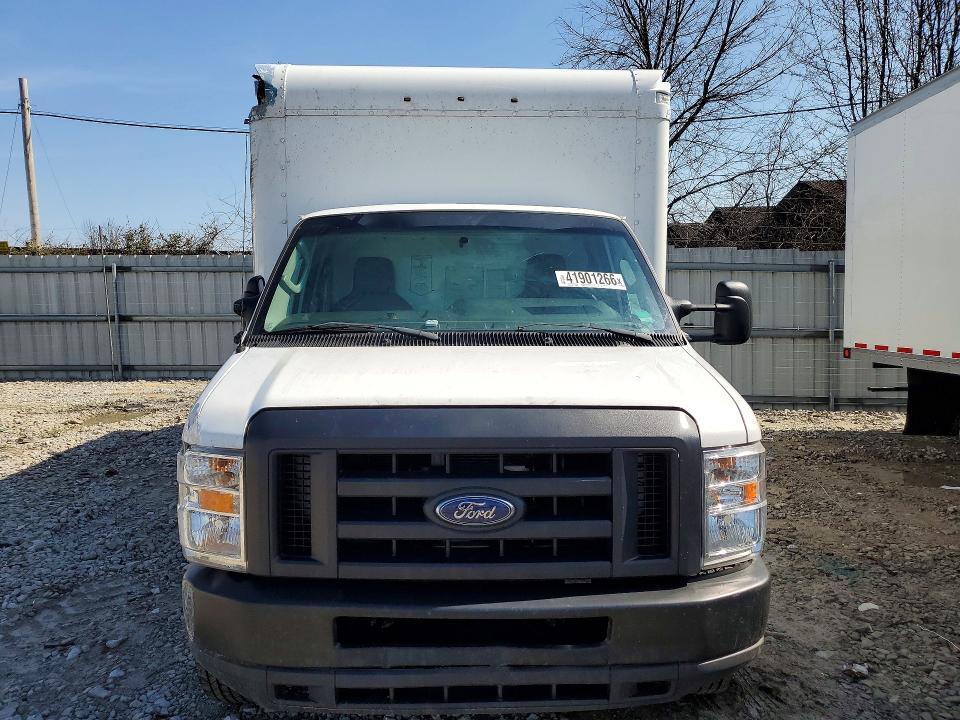 2018 Ford E350 box Truck