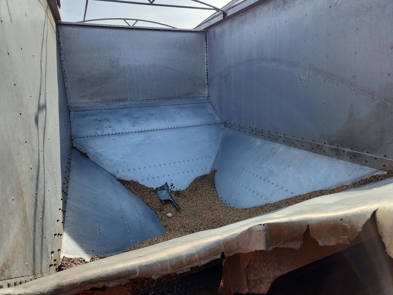 2013 Stroughton Ahvcw-422T-AR-A Grain Trailer