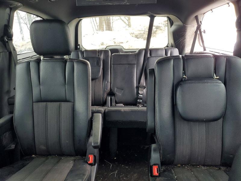 2015 Chrysler Town & Country s